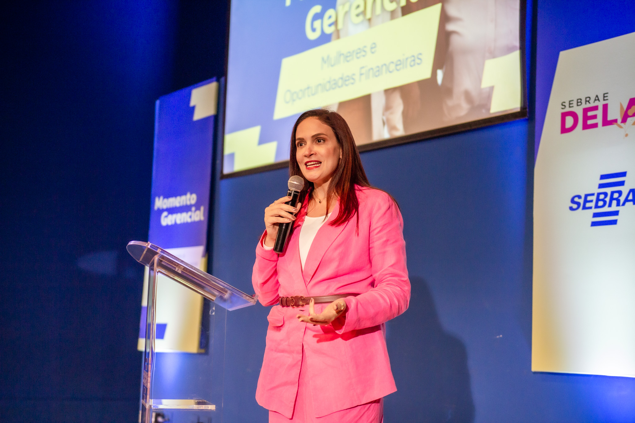 Georgia Nunes, do Sebrae NA, falou sobre a importância de facilitar o acesso a crédito às empreendedoras. Crédito: Amanda Ketly