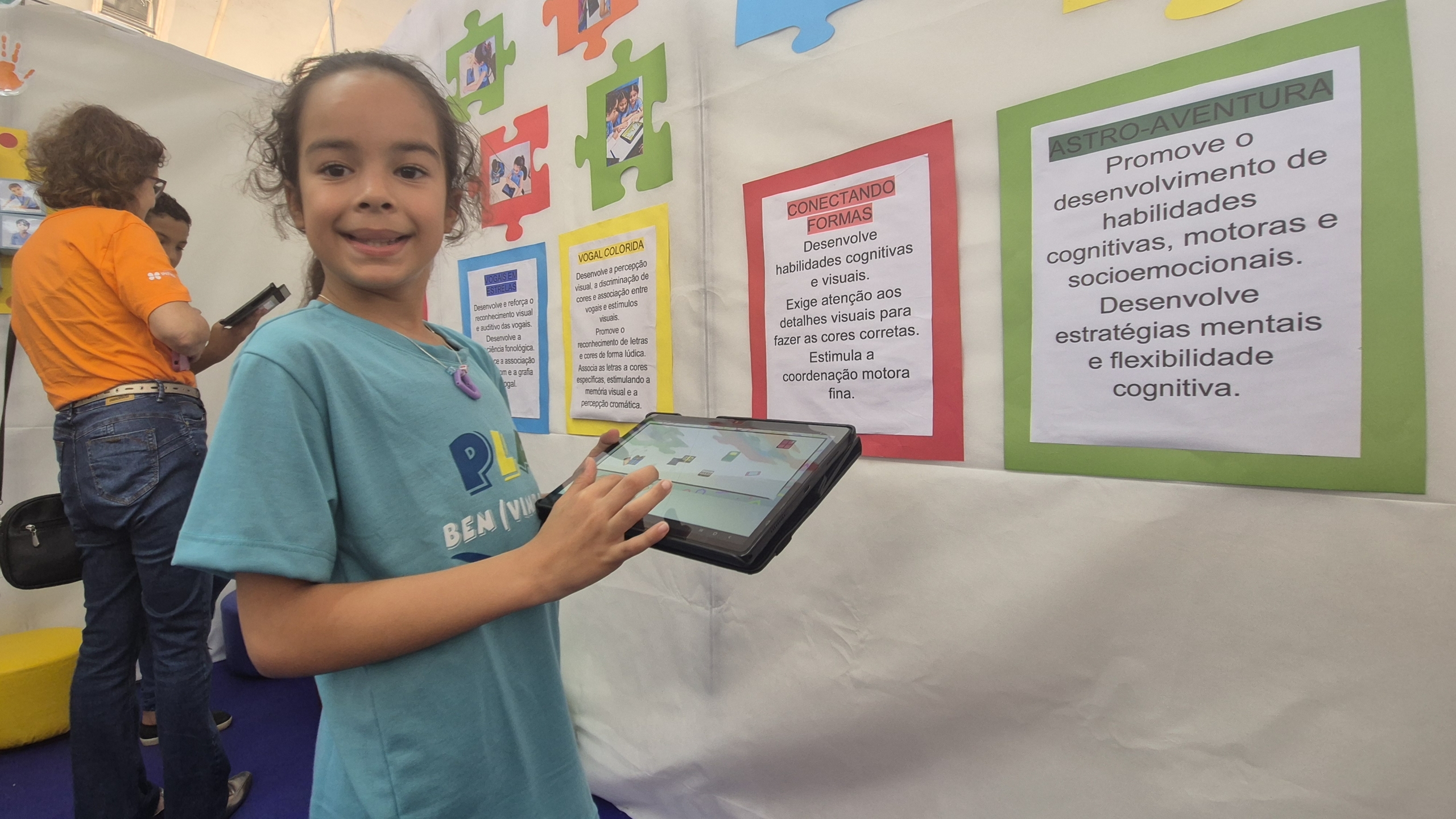 Estudantes desenvolveram jogos pedagógicos para apoiar os colegas com dificuldades de locomoção e aprendizagem. Crédito: Divulgação