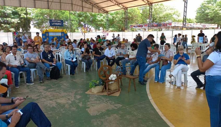 Festival em Arinos promove a castanha de baru