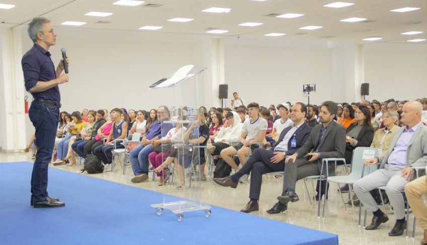 Governador Romeu Zema participa de encontro com estudantes no Sebrae Minas