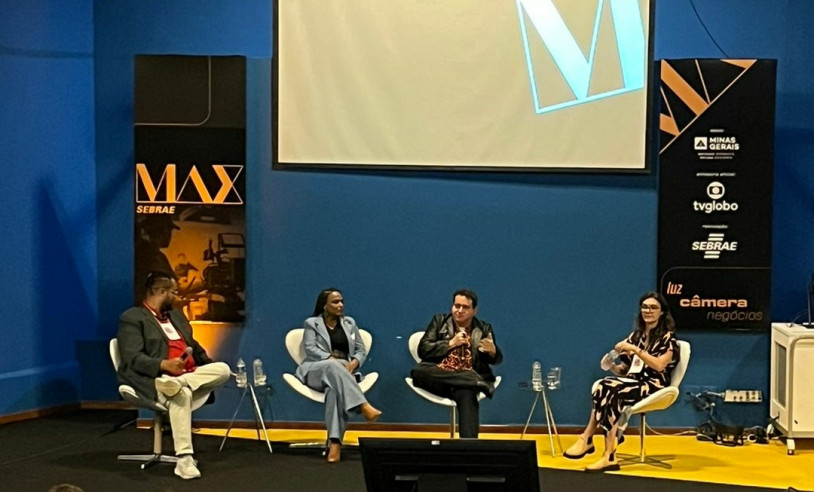 MAX 2024: Estevão Ribeiro, roteirista; Renata Di Carmo, roteirista; Gustavo Gontijo, produtor executivo de desenvolvimento da O2 Filmes; e Carla Domingues, produtora criativa