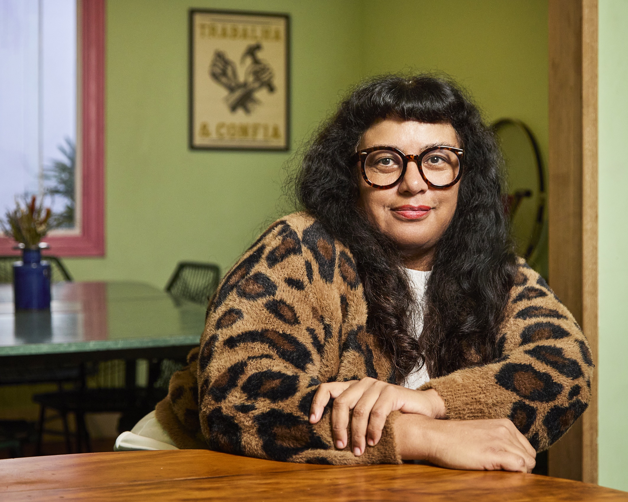 Déia Freitas, criadora e apresentadora do podcast "Não Inviabilize". Crédito: Divulgação