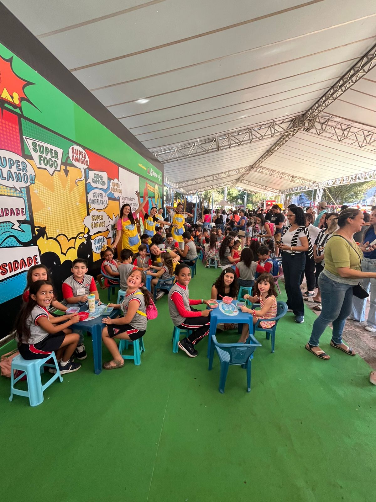 Feira reúne educadores, estudantes e comunidade, para conhecerem os projetos desenvolvidos ao longo do ano por meio do PNEE. Crédito: Divulgação