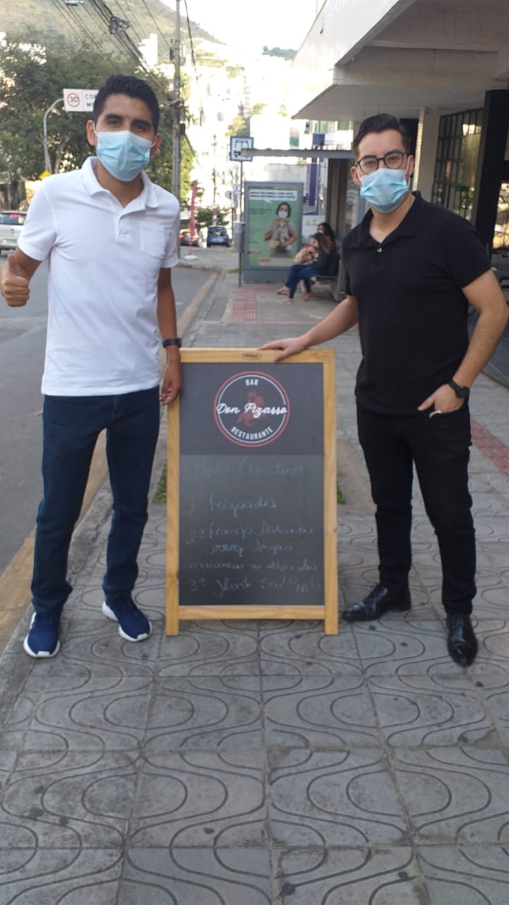 Ao lado do s&oacute;cio, o peruano Jos&eacute; &Aacute;lvaro abriu um restaurante de comida t&iacute;pica em Belo Horizonte
