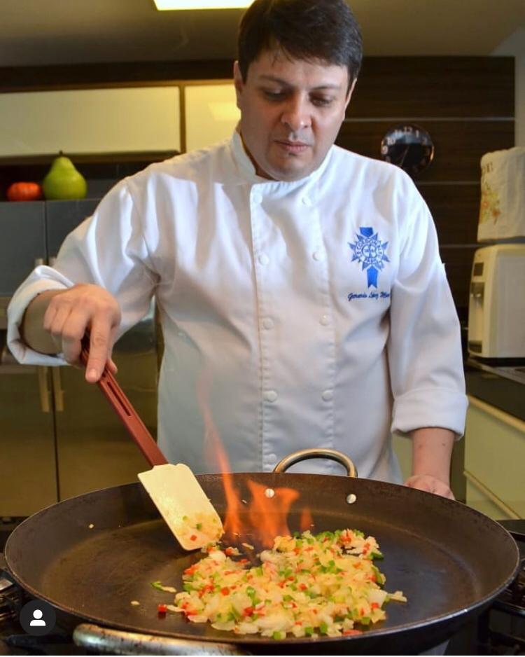 Geraldo L&oacute;pez Monge abriu um restaurante e delivery em Valadares inspirado nas cozinhas equatoriana, peruana e francesa