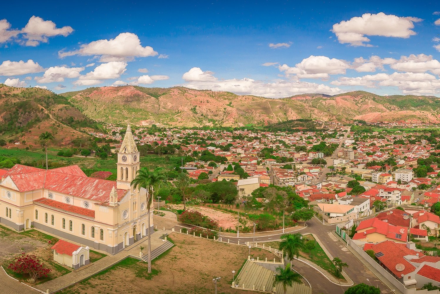 Vista panor&acirc;mica de Itambacuri, munic&iacute;pio onde est&aacute; localizado o santu&aacute;rio de Nossa Senhora dos Anjos